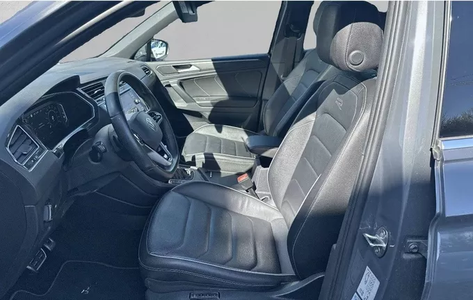 VOLKSWAGEN TIGUAN 1.4 eHybrid 245ch DSG6 R-Line Exclusive extérieur trois quart arrière droit 3014973