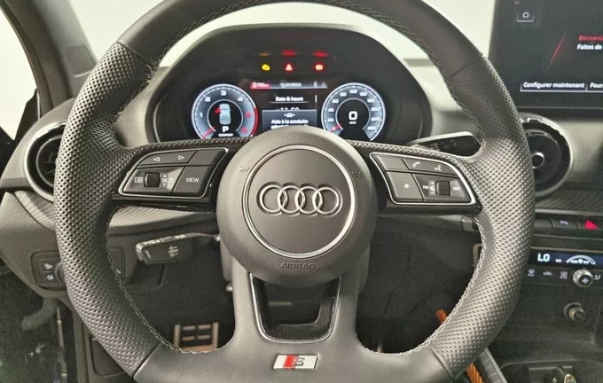 AUDI Q2 35 TDI 150 S tronic 7 Black Edition photo 12 2131107