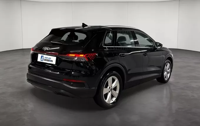 AUDI Q4 E-TRON 45 285 ch 82 kWh Design extérieur trois quart arrière droit 2132241