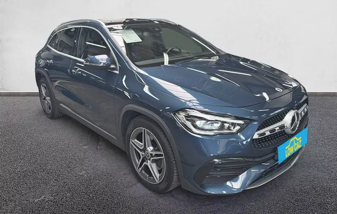MERCEDES GLA 200 d 8G-DCT AMG Line extérieur trois quart avant droit 213071