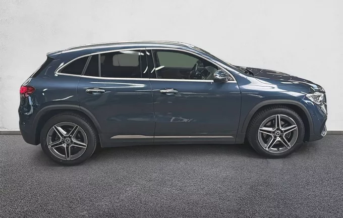 MERCEDES GLA 200 d 8G-DCT AMG Line extérieur côté droit 213071