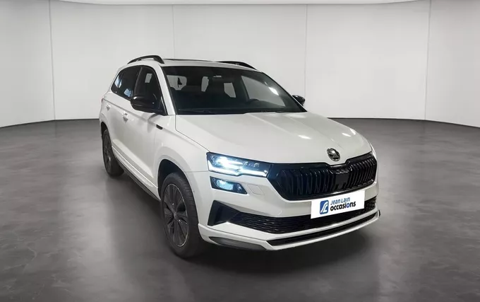 SKODA KAROQ 1.5 TSI Evo 2 150 ch ACT DSG7 Sportline extérieur trois quart avant droit 2133165