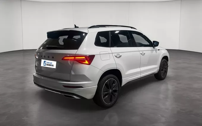 SKODA KAROQ 1.5 TSI Evo 2 150 ch ACT DSG7 Sportline extérieur trois quart arrière droit 2133165
