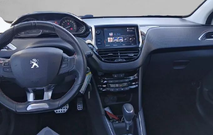 PEUGEOT 208 1.2 PureTech 110ch S&S EAT6 GT Line extérieur côté gauche 946685