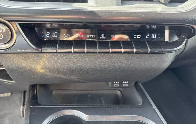 LEXUS UX 250h 4WD F SPORT Design photo 14 1103811