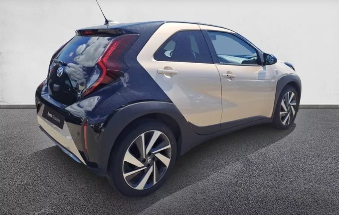 TOYOTA AYGO X 1.0 VVT-i 72 Collection extérieur trois quart arrière droit 1103621