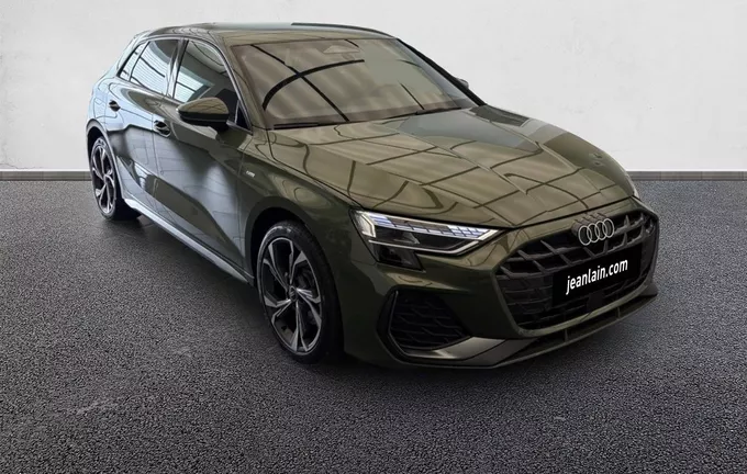 AUDI A3 Sportback TFSI e Hybride rechargeable 204 S tronic 6 S line extérieur trois quart avant droit 5889