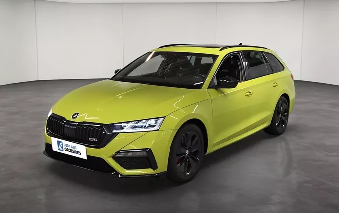 SKODA OCTAVIA Combi 2.0 TSI 245 ch DSG7 RS extérieur trois quart avant gauche 2130805
