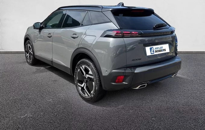 PEUGEOT 2008 Hybrid 136 e-DCS6 GT extérieur trois quart arrière gauche 2128386