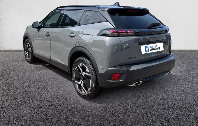 PEUGEOT 2008 Hybrid 136 e-DCS6 GT extérieur trois quart arrière gauche 2128386