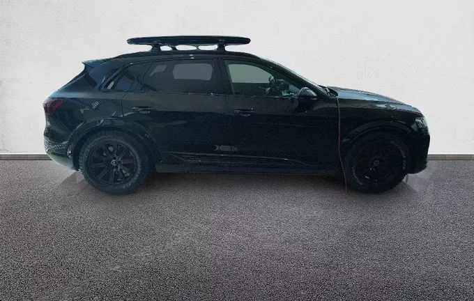 AUDI Q8 E-TRON Q8 55 E TRON QUATTRO DAKAR EDITION extérieur côté droit 3962