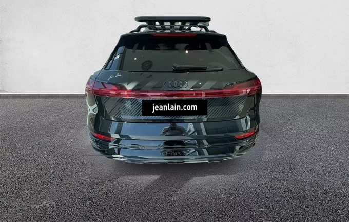 AUDI Q8 E-TRON Q8 55 E TRON QUATTRO DAKAR EDITION extérieur arrière 3962