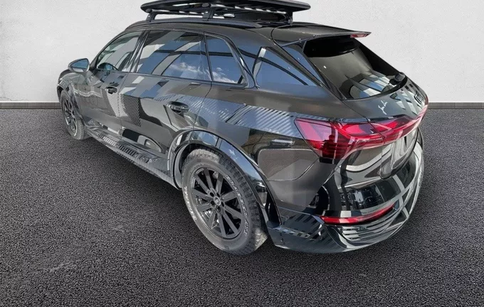 AUDI Q8 E-TRON Q8 55 E TRON QUATTRO DAKAR EDITION extérieur trois quart arrière gauche 3962