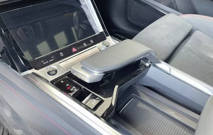 AUDI Q8 E-TRON Q8 55 E TRON QUATTRO DAKAR EDITION photo 13 3962
