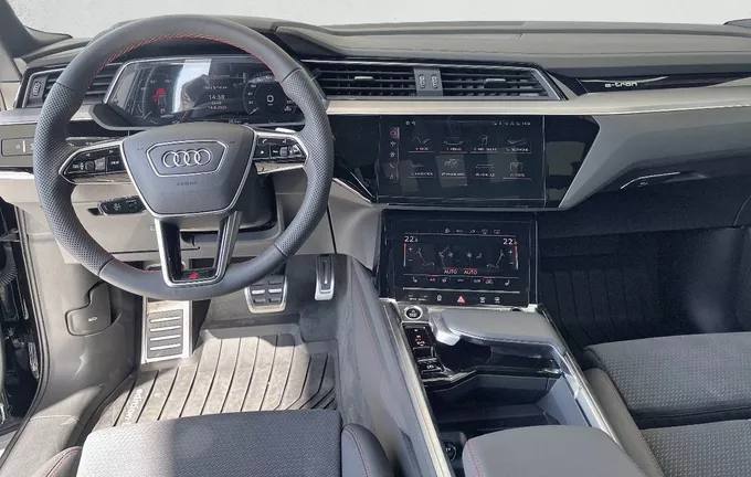 AUDI Q8 E-TRON Q8 55 E TRON QUATTRO DAKAR EDITION photo 18 3962