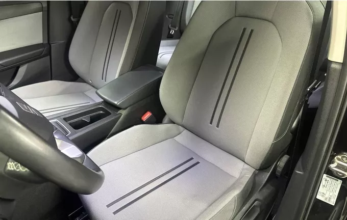 SEAT LEON 1.0 TSI 110 BVM6 Business extérieur trois quart arrière droit 2128235