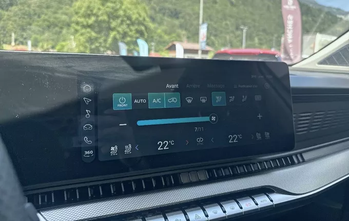 MG MGS9 PHEV Premium photo 14 8050