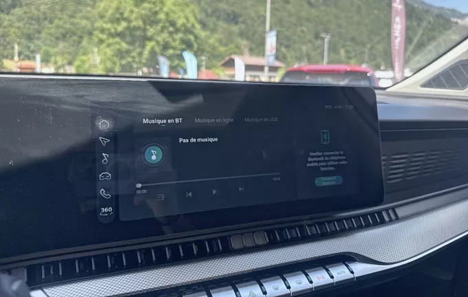 MG MGS9 PHEV Premium photo 16 8050