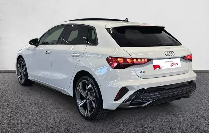 AUDI A3 Sportback TDI 150 S tronic 7 S line extérieur trois quart arrière gauche 2126819