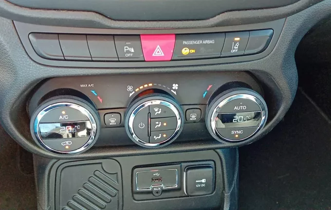 JEEP RENEGADE 1.4 I MultiAir S&S 140 ch Limited photo 14 560521