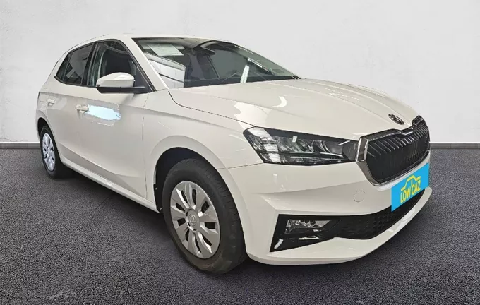 SKODA FABIA 1.0 MPI 80 ch BVM5 Active extérieur trois quart avant droit 2129466