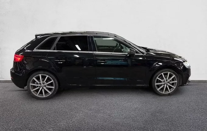 AUDI A3 Sportback 35 TDI 150 S tronic 7 Design Luxe extérieur côté droit 212937