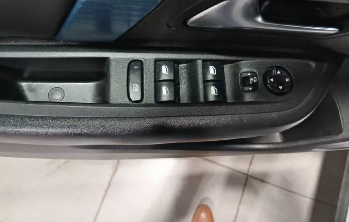 CITROEN C4 e-C4 136 ch Automatique Shine Pack photo 21 946339