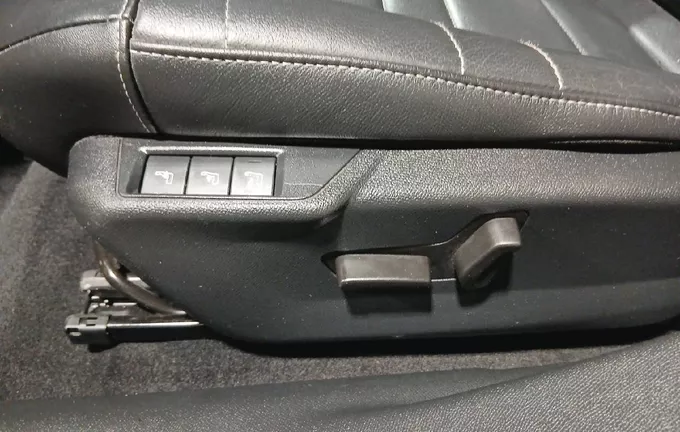 CITROEN C4 e-C4 136 ch Automatique Shine Pack photo 22 946339