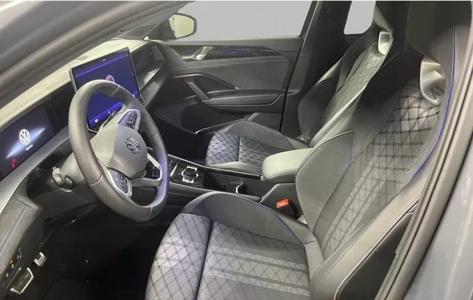 VOLKSWAGEN TAYRON 1.5 eTSI 150ch DSG7 7pl R-Line extérieur trois quart arrière droit 2125670