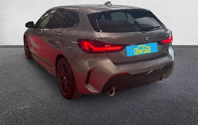 BMW SERIE 1 118i 136 ch DKG7 M Sport extérieur trois quart arrière gauche 213423