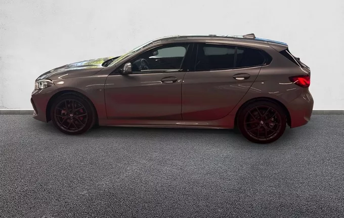 BMW SERIE 1 118i 136 ch DKG7 M Sport extérieur côté gauche 213423