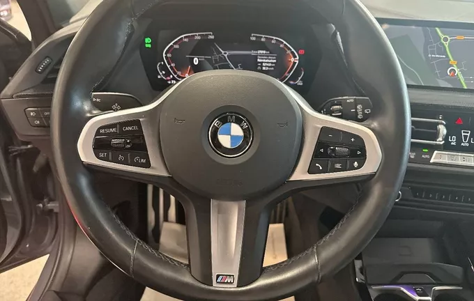 BMW SERIE 1 118i 136 ch DKG7 M Sport photo 12 213423