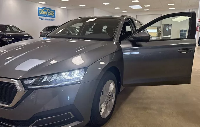 SKODA OCTAVIA Combi 1.0 TSI mHEV e-TEC 110 ch DSG7 Business extérieur trois quart arrière gauche 213507