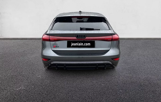 AUDI A6 E-TRON Avant Performance S line extérieur arrière 9546