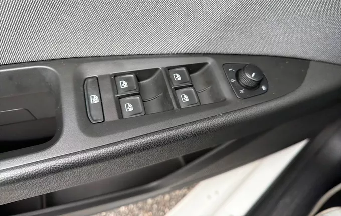 SEAT LEON 1.6 TDI 115 Start/Stop BVM5 Style photo 19 213103