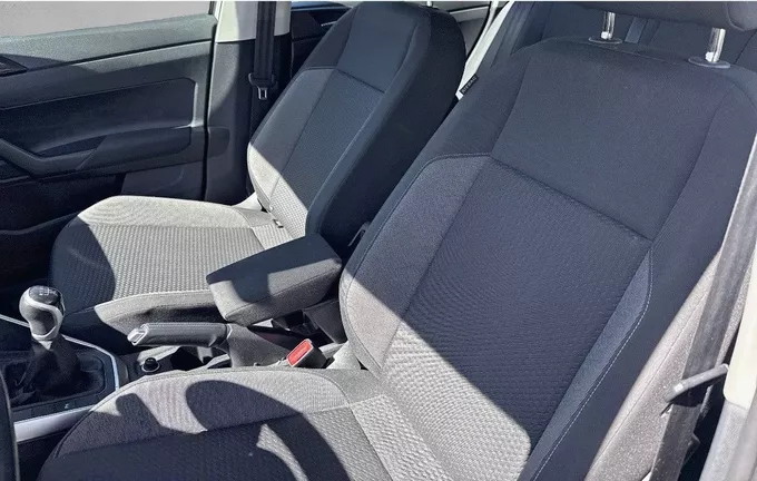VOLKSWAGEN POLO 1.0 TSI 95 S&S BVM5 Life extérieur trois quart arrière droit 2128215