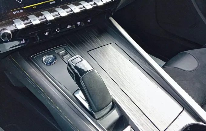 PEUGEOT 508 Hybrid4 360 e-EAT8 Peugeot Sport Engineered photo 13 560423