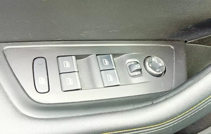 PEUGEOT 508 Hybrid4 360 e-EAT8 Peugeot Sport Engineered photo 20 560423