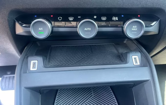 CITROEN C4 e-C4 136 ch Automatique Feel photo 18 945564