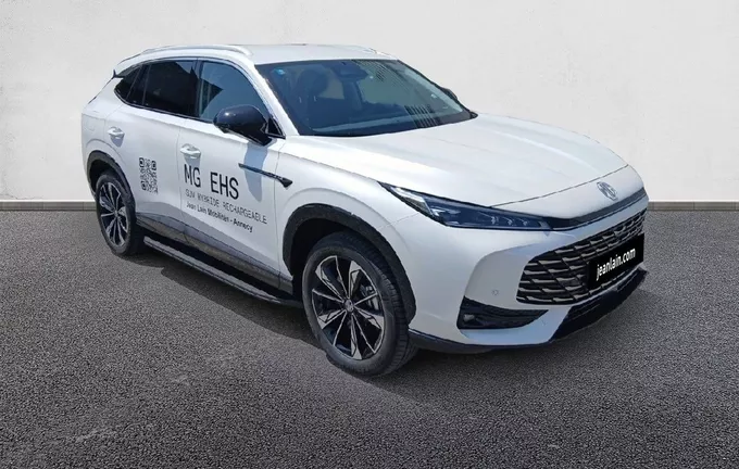 MG EHS 1.5T PHEV 272 ch Luxury extérieur trois quart avant droit 8639