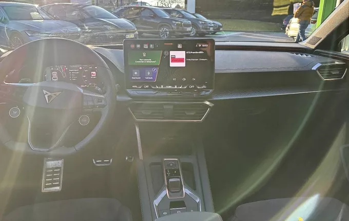 CUPRA LEON eHybrid 204 ch DSG6 V extérieur trois quart avant droit 0514