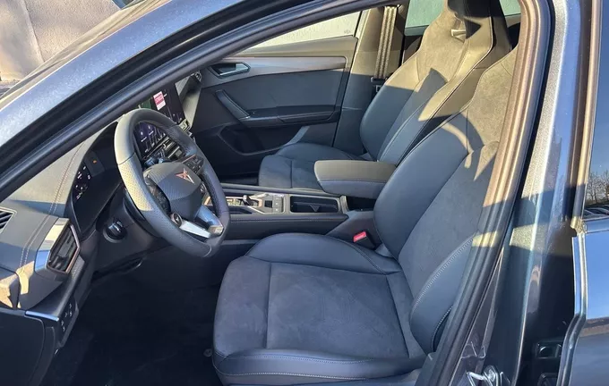 CUPRA LEON eHybrid 204 ch DSG6 V extérieur trois quart arrière droit 0514