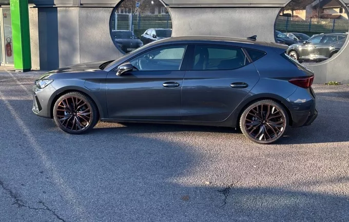 CUPRA LEON eHybrid 204 ch DSG6 V extérieur trois quart arrière gauche 0514