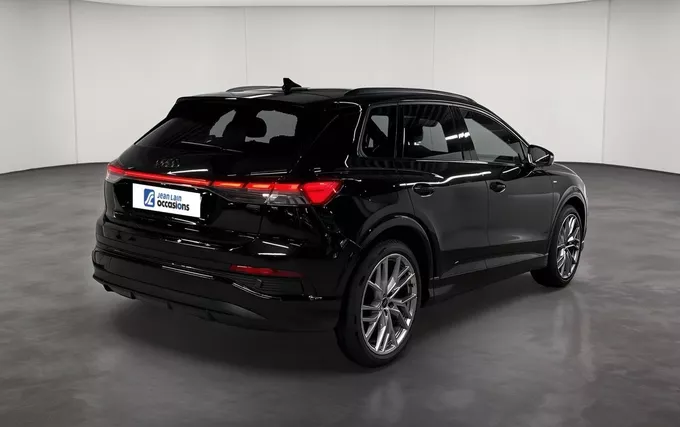 AUDI Q4 E-TRON 45 285 ch 82 kWh extérieur trois quart arrière droit 2131964