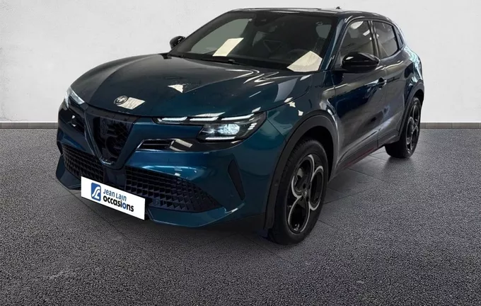 ALFA ROMEO JUNIOR 1.2 Ibrida 136 ch eDCT6 Speciale extérieur trois quart avant gauche 2126806