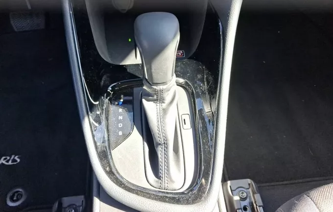 TOYOTA YARIS Hybride 116h Design photo 13 146353