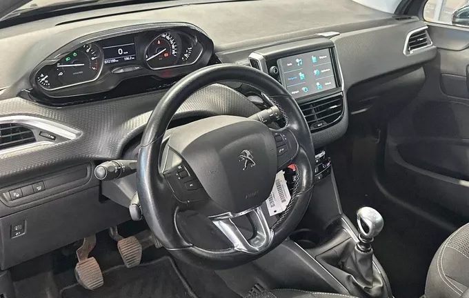 PEUGEOT 208 PureTech 110ch S&S BVM6 Tech Edition photo 11 2130128