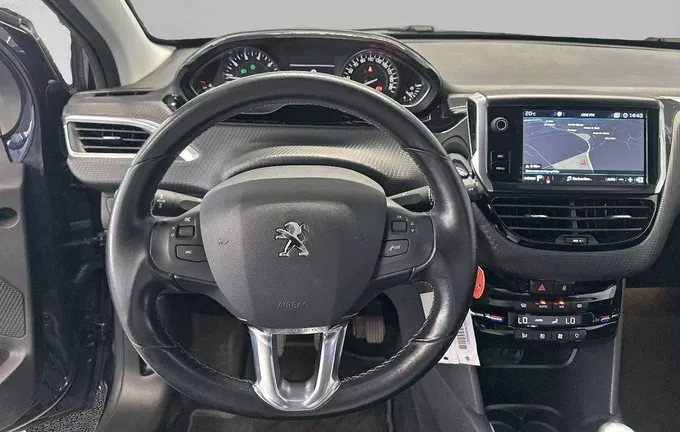 PEUGEOT 208 PureTech 110ch S&S BVM6 Tech Edition photo 12 2130128