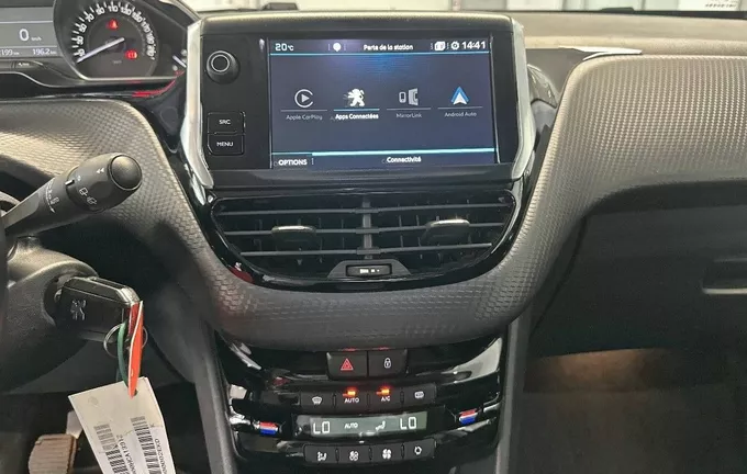 PEUGEOT 208 PureTech 110ch S&S BVM6 Tech Edition photo 14 2130128