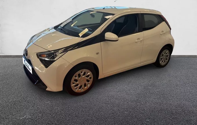 TOYOTA AYGO 1.0 VVT-i x-play extérieur trois quart avant gauche 1103715
